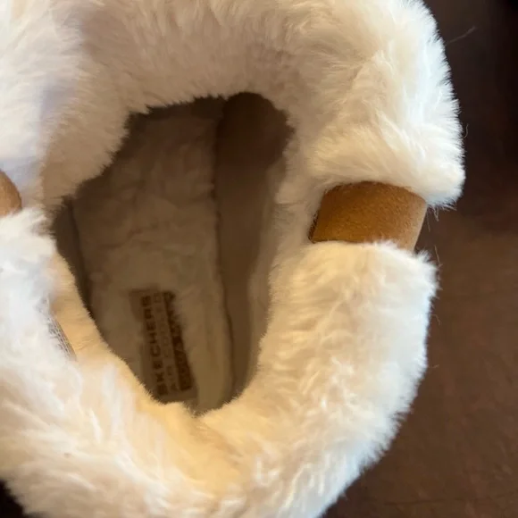 Skechers Tan and White Winter Boots with Fleece Accents - Picture 4 of 11